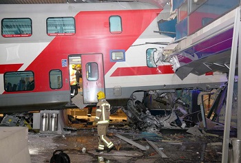 Mobile Games - Image of Train Crash