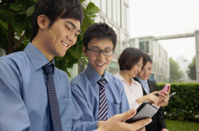 Mobile operators may soon play a greater role in the mobile commerce market Mobile operators may soon play a greater role in the mobile commerce market